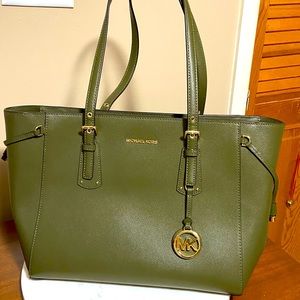 Michael Kors Olive Voyager tote bag